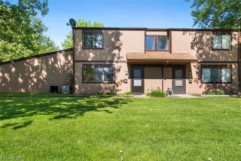 9588 Fernwood Drive Olmsted Falls OH 44138