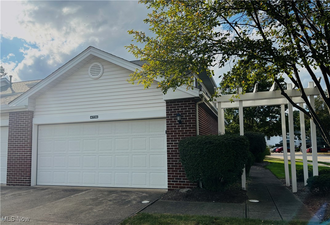6736 Rockridge Court Middleburg Heights OH 44130