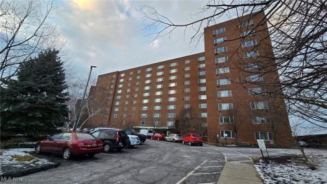 11820 Edgewater Drive Lakewood OH 44107