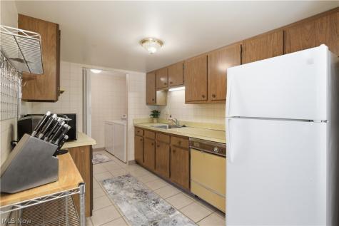 6895 Carriage Hill Drive Brecksville OH 44141