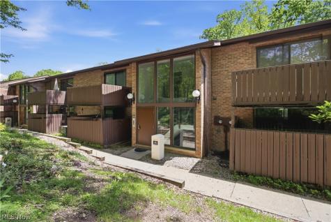 6895 Carriage Hill Drive Brecksville OH 44141