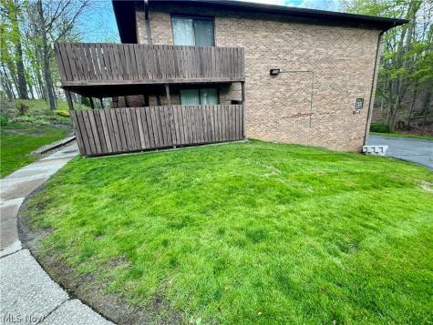 6895 Carriage Hill Drive Brecksville OH 44141