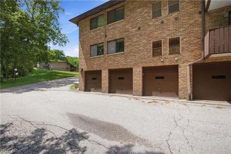 6895 Carriage Hill Drive Brecksville OH 44141