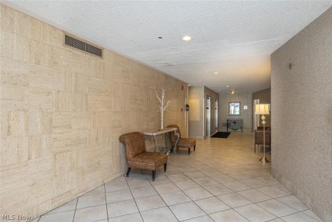 12520 Edgewater Drive Lakewood OH 44107