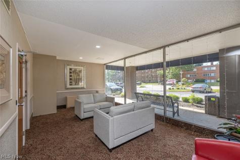12520 Edgewater Drive Lakewood OH 44107