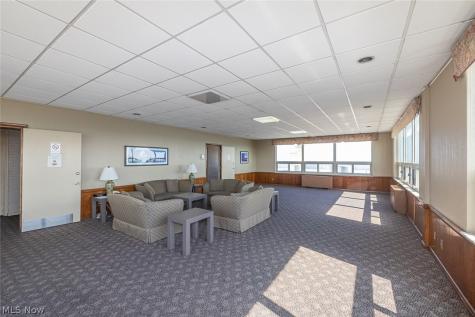 12520 Edgewater Drive Lakewood OH 44107