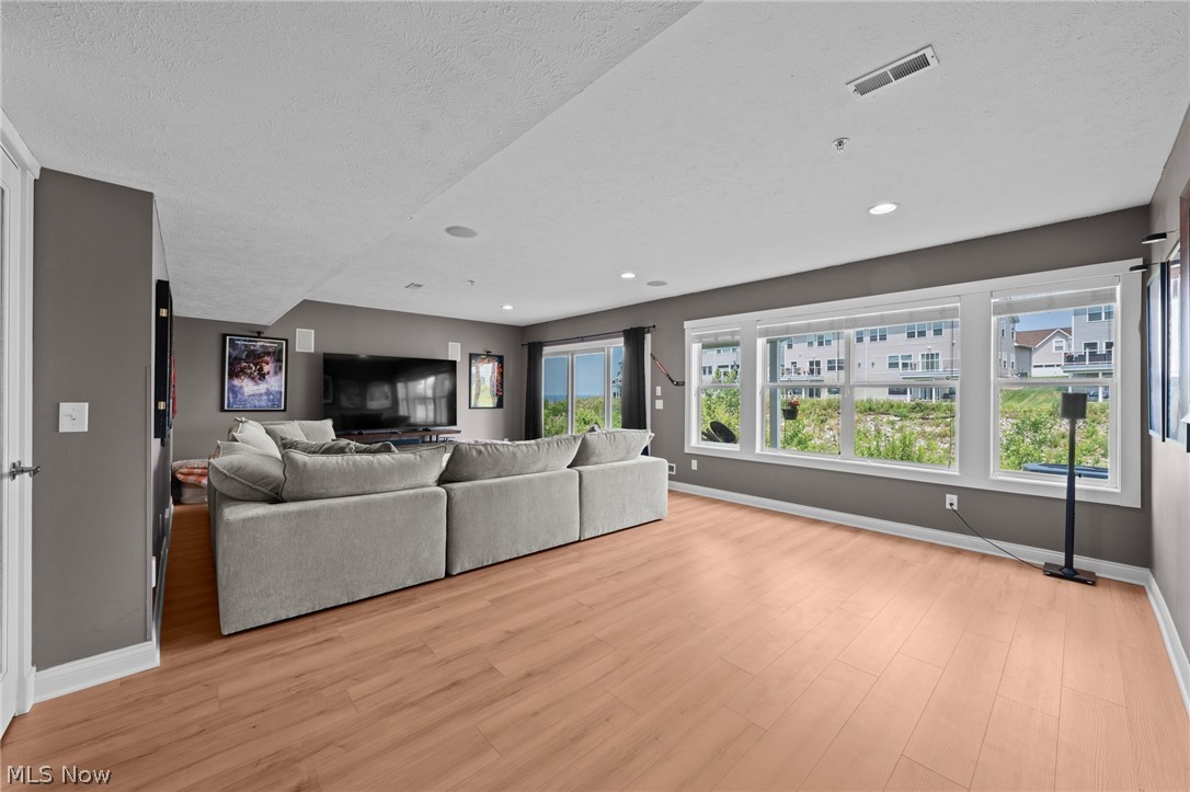 187 Seaview Drive Willowick OH 44095
