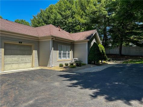 7 Woodland Chase Boulevard Niles OH 44446