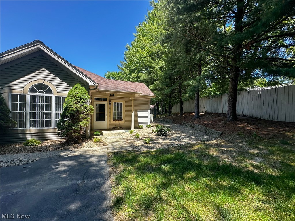 7 Woodland Chase Boulevard Niles OH 44446