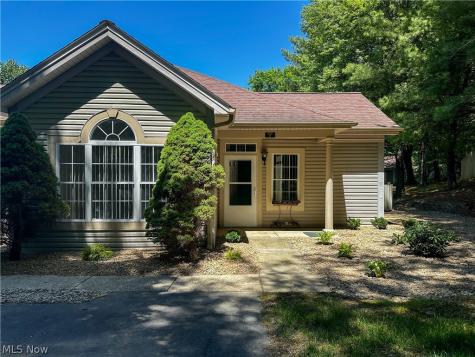 7 Woodland Chase Boulevard Niles OH 44446