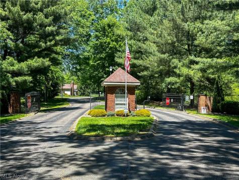 7 Woodland Chase Boulevard Niles OH 44446