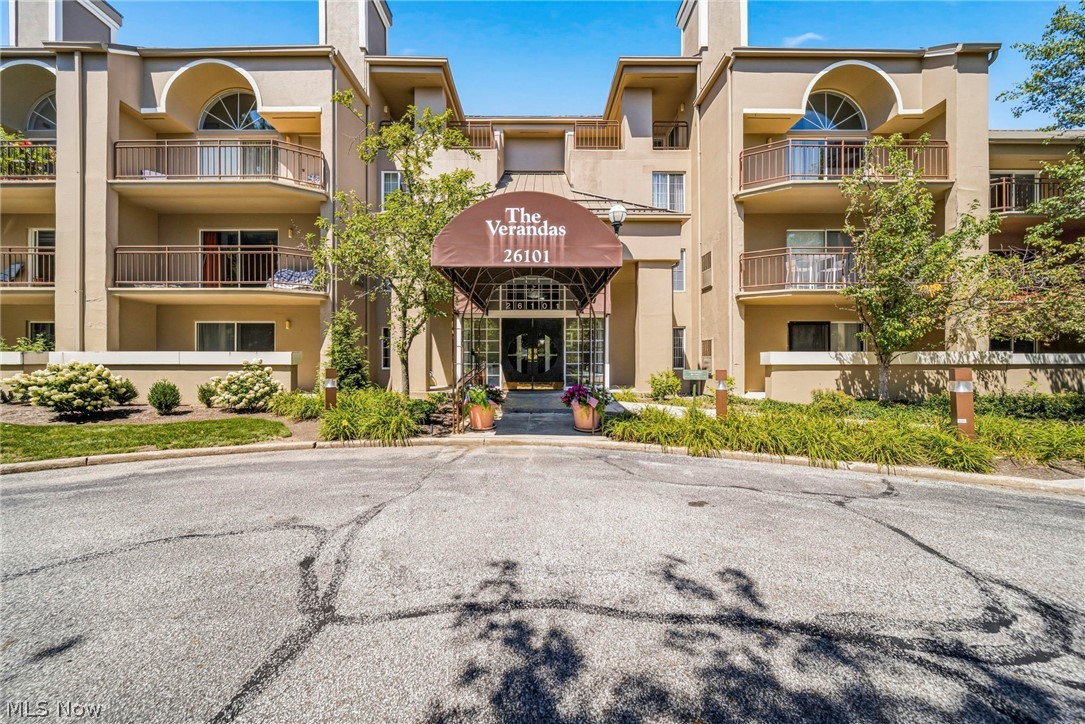 26101 Village Lane Beachwood OH 44122