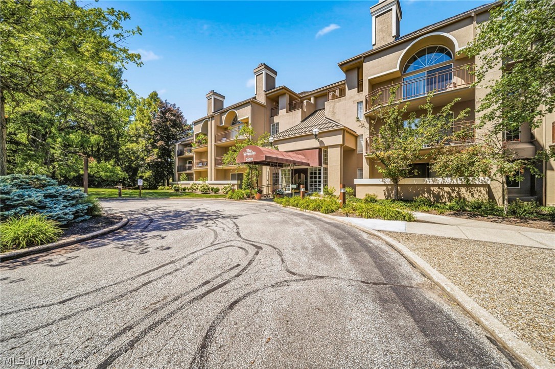 26101 Village Lane Beachwood OH 44122