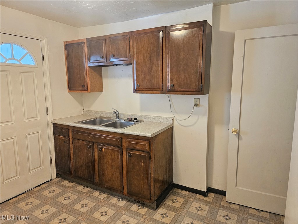 1425 E 252nd Street Euclid OH 44117