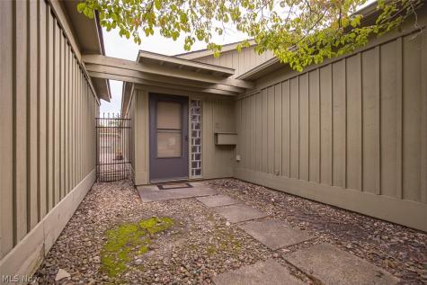 17298 Otani Court Strongsville OH 44136