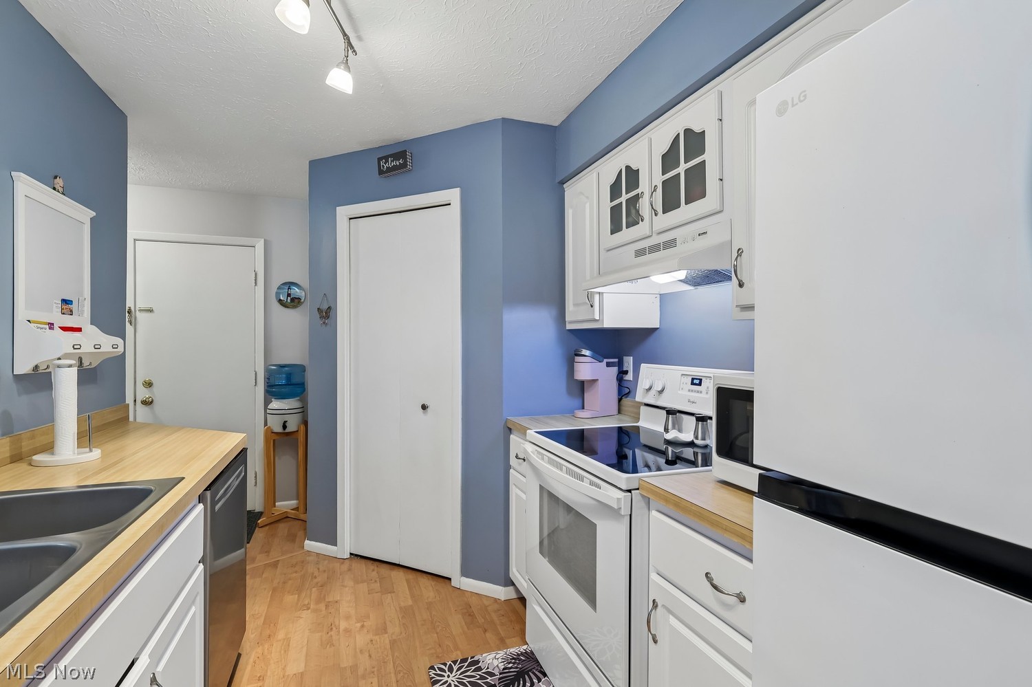 93 Landings Way Avon Lake OH 44012