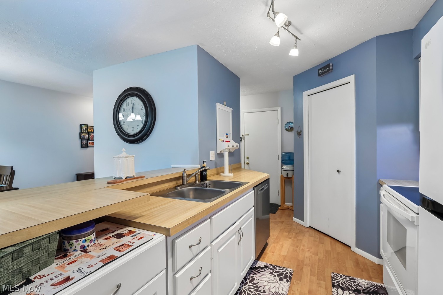 93 Landings Way Avon Lake OH 44012