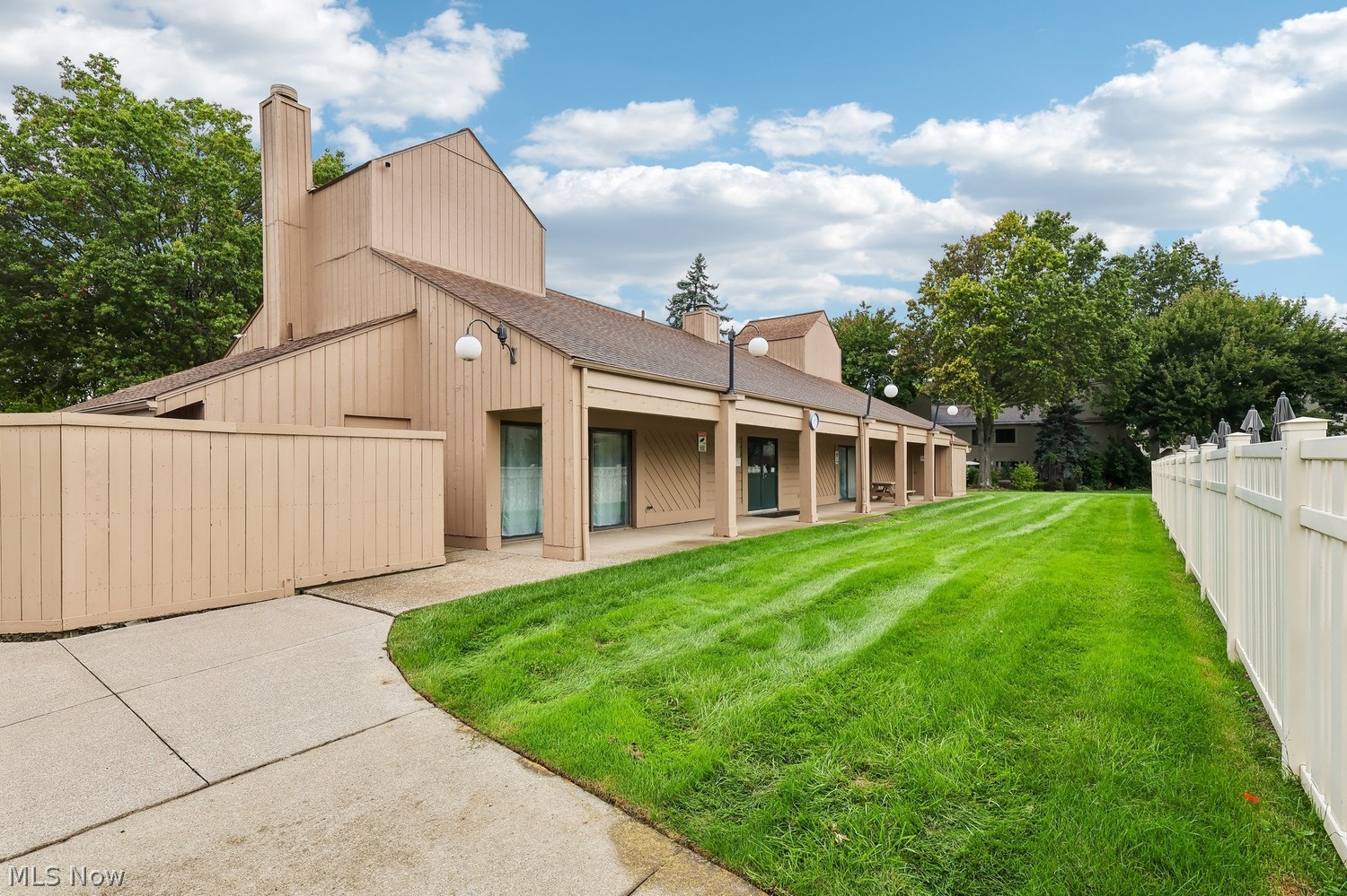 93 Landings Way Avon Lake OH 44012