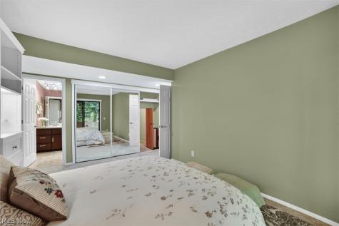17813 Suncliff Place Strongsville OH 44136