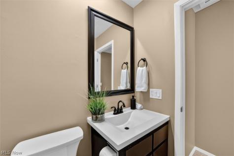 17813 Suncliff Place Strongsville OH 44136