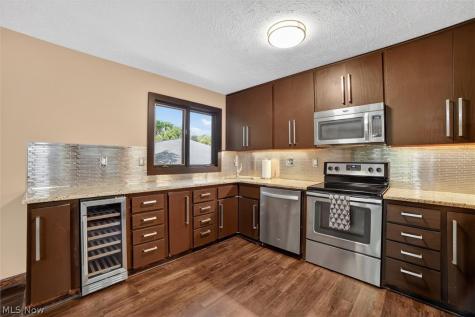 17813 Suncliff Place Strongsville OH 44136