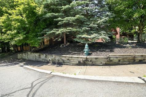 17813 Suncliff Place Strongsville OH 44136