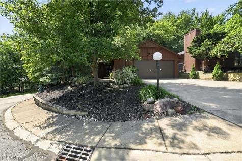 17813 Suncliff Place Strongsville OH 44136