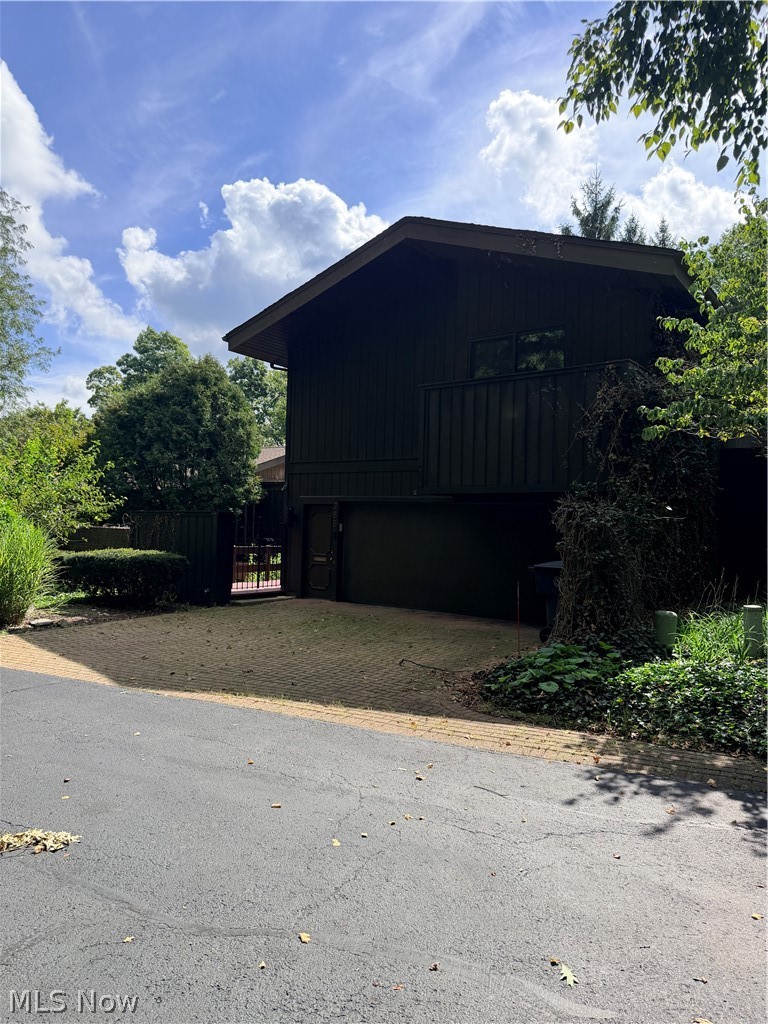 285 North Road NE Warren OH 44483