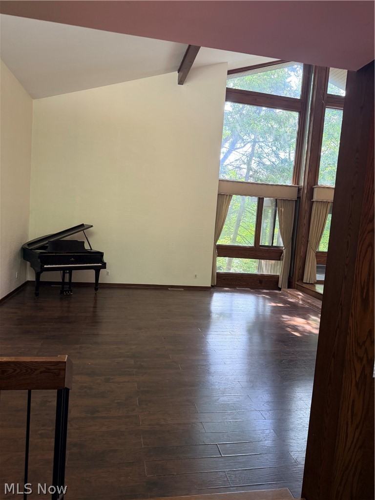 285 North Road NE Warren OH 44483