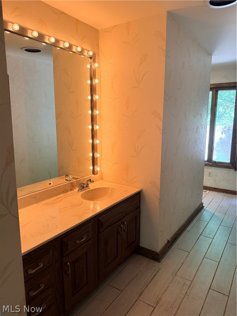 285 North Road NE Warren OH 44483