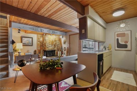 1722 Treetop Trail Akron OH 44313