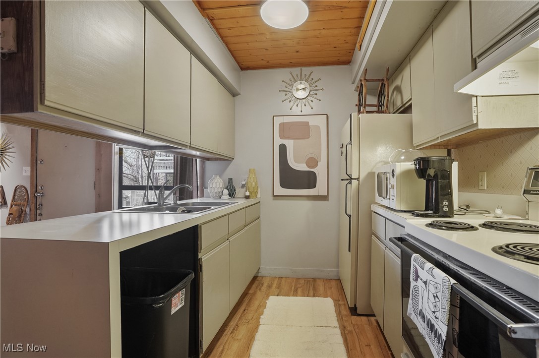 1722 Treetop Trail Akron OH 44313