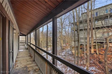 1722 Treetop Trail Akron OH 44313