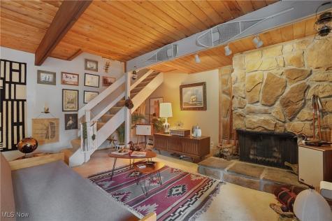 1722 Treetop Trail Akron OH 44313
