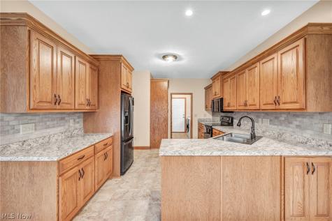 2636 Tributary Lane Akron OH 44312