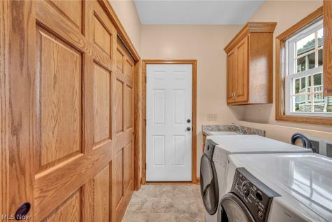 2636 Tributary Lane Akron OH 44312