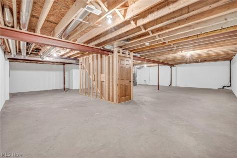 2636 Tributary Lane Akron OH 44312