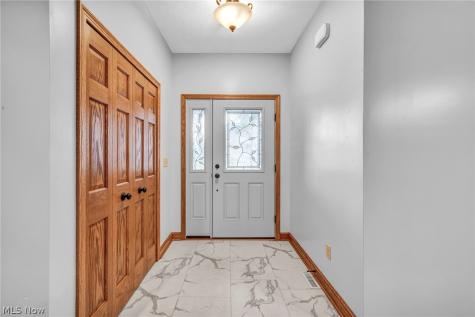 2636 Tributary Lane Akron OH 44312