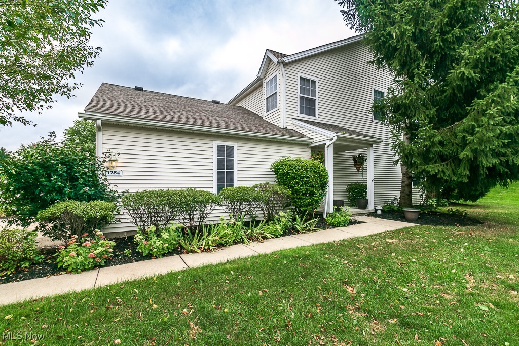 1254 Meadow Run Akron OH 44321
