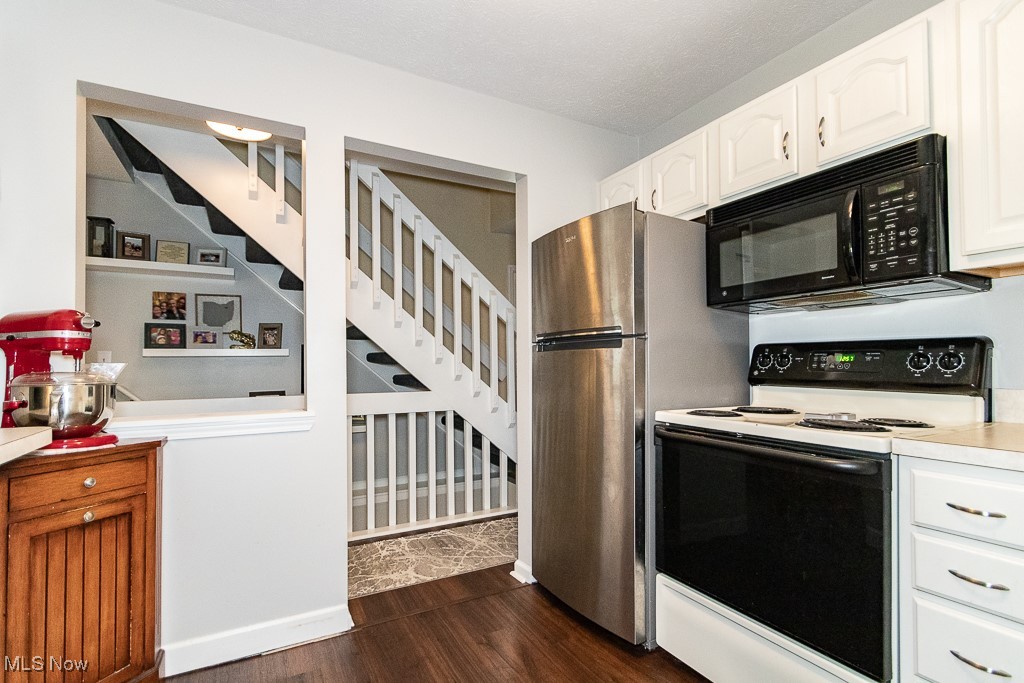 1254 Meadow Run Akron OH 44321