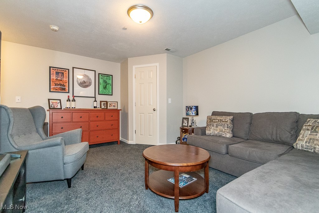 1254 Meadow Run Akron OH 44321