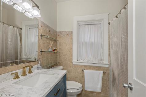 2725 Hampshire Road Cleveland Heights OH 44106