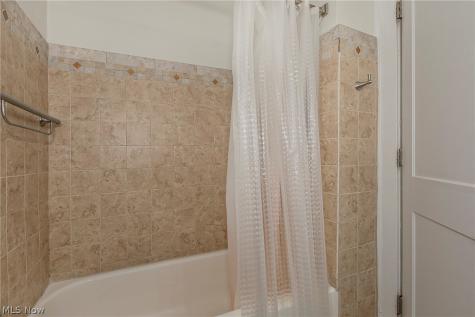 2725 Hampshire Road Cleveland Heights OH 44106