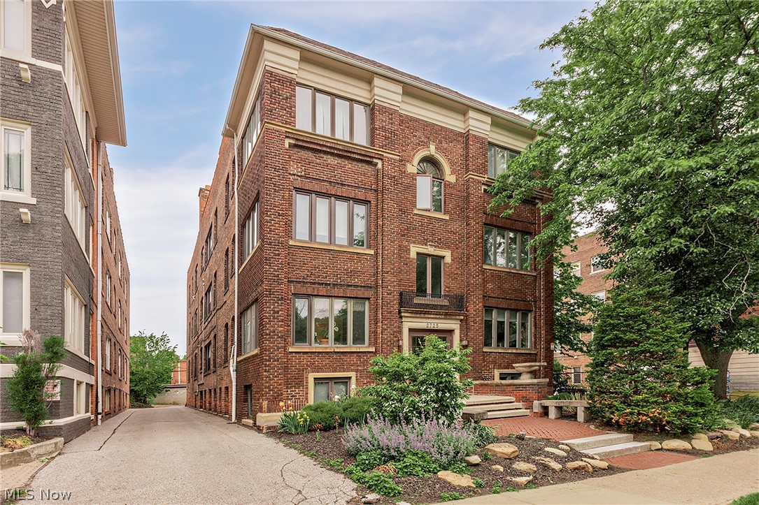 2725 Hampshire Road Cleveland Heights OH 44106