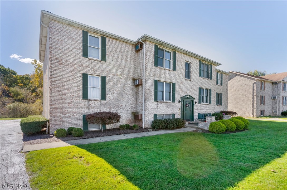 912 Pearson Circle Youngstown OH 44512