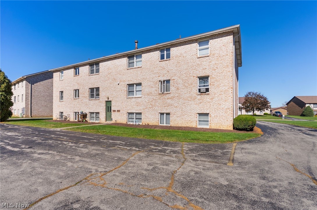 912 Pearson Circle Youngstown OH 44512