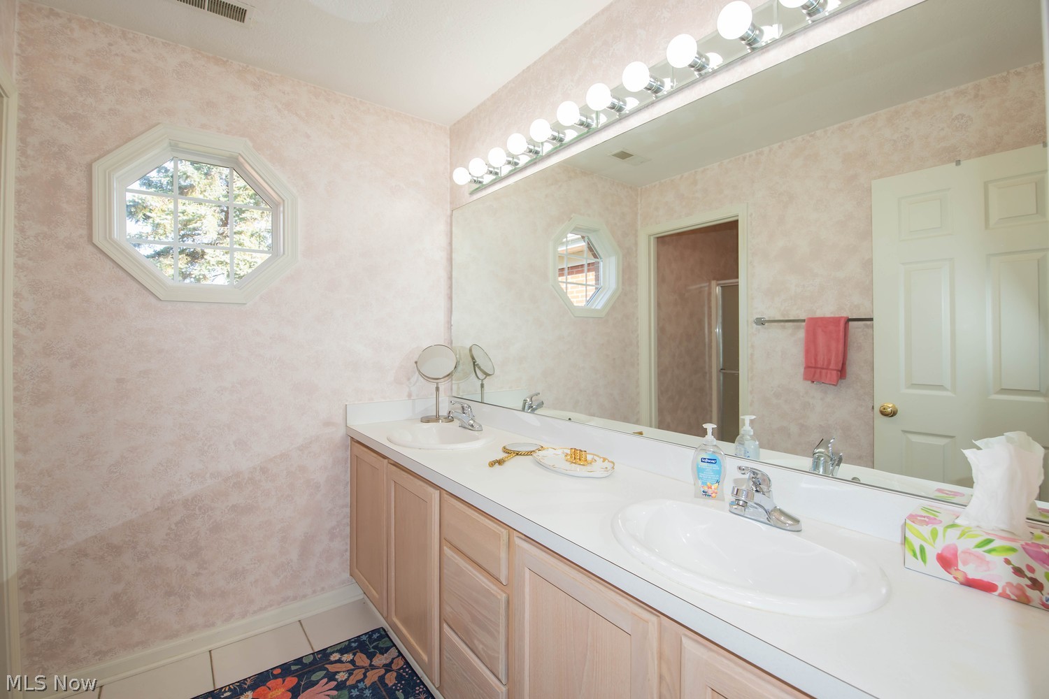 595 Daleview Drive Aurora OH 44202