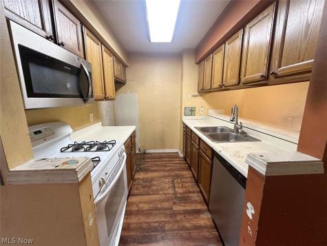 2450 Wrens Drive S Stow OH 44224