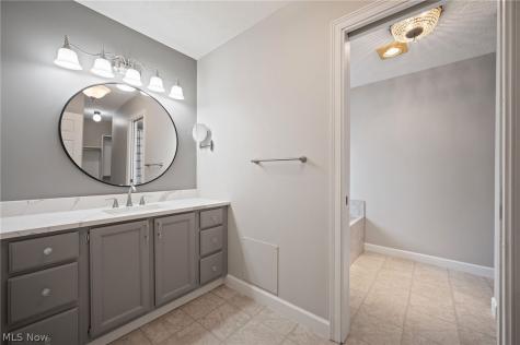 889 Lynnhaven Lane Akron OH 44313