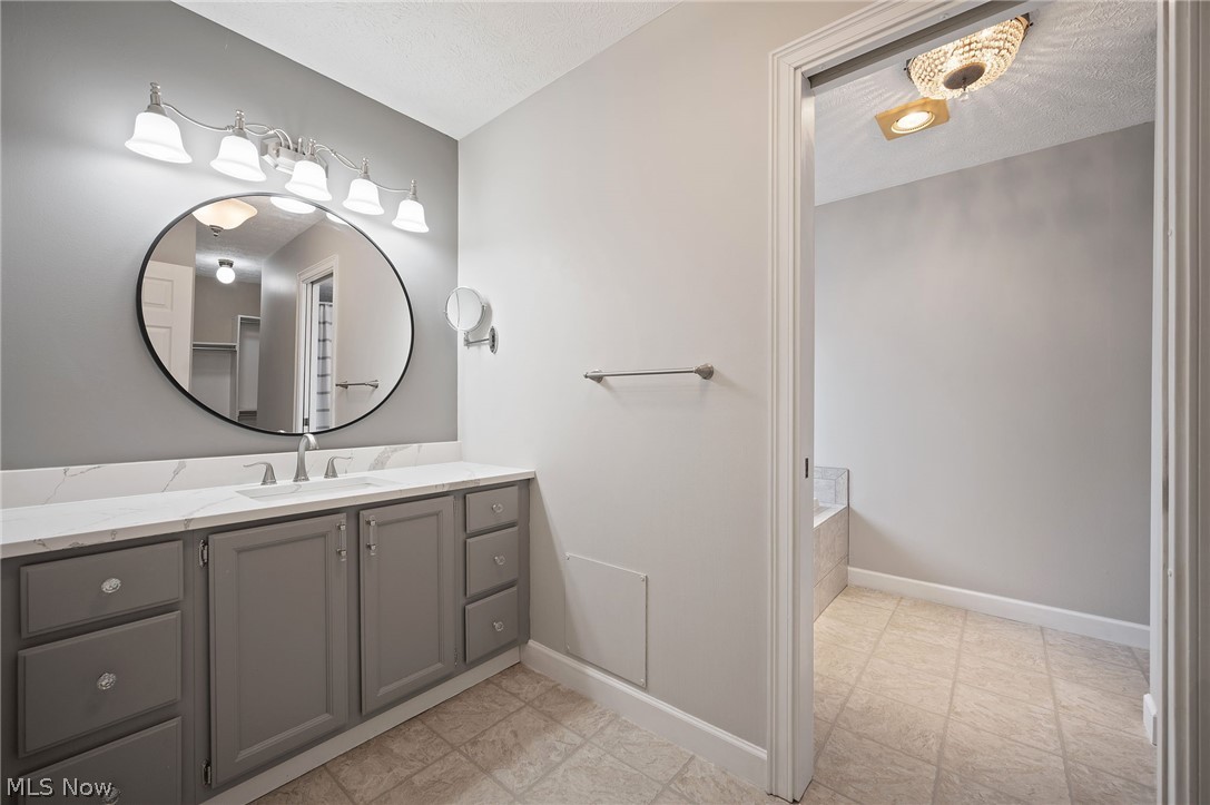 889 Lynnhaven Lane Akron OH 44313